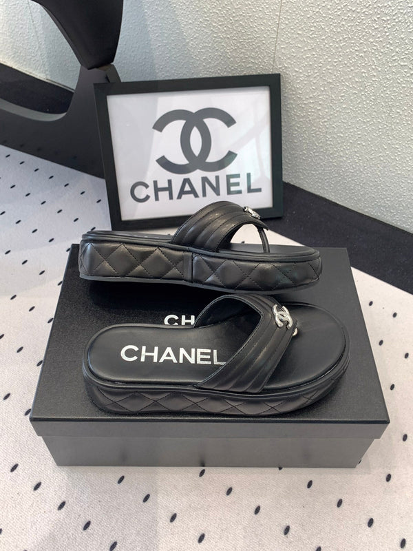 CC Thong Slippers In Black Lambskin 147051