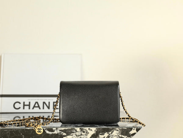 CC 24K Flap Bag 18cm Black Grained Calfskin Gold Hardware