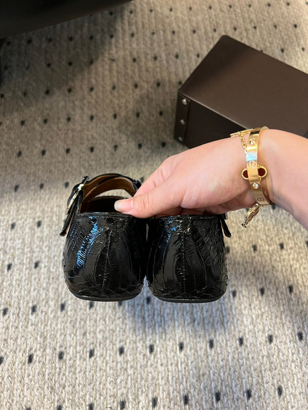 Alaia 25 Criss Cross With Stud Ballet Flats Black Sheepskin 303697