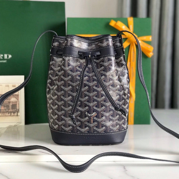 BORSA A SECCHIELLO PETIT FLOT 22 IN TELA GOYARDINE BLU NAVY E RIFINITURE IN PELLE DI AGNELLO