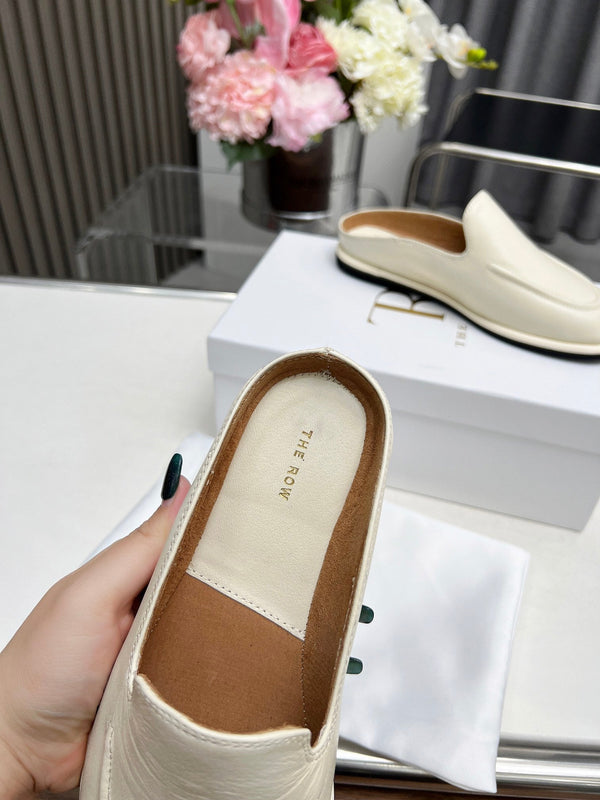 The Row Classic Loafers In Cream Calfskin 455032