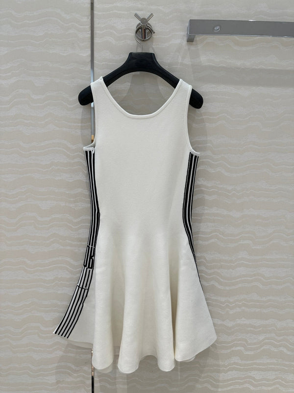 CD U-neck Large A-line Skirt White Viscose Polyamide