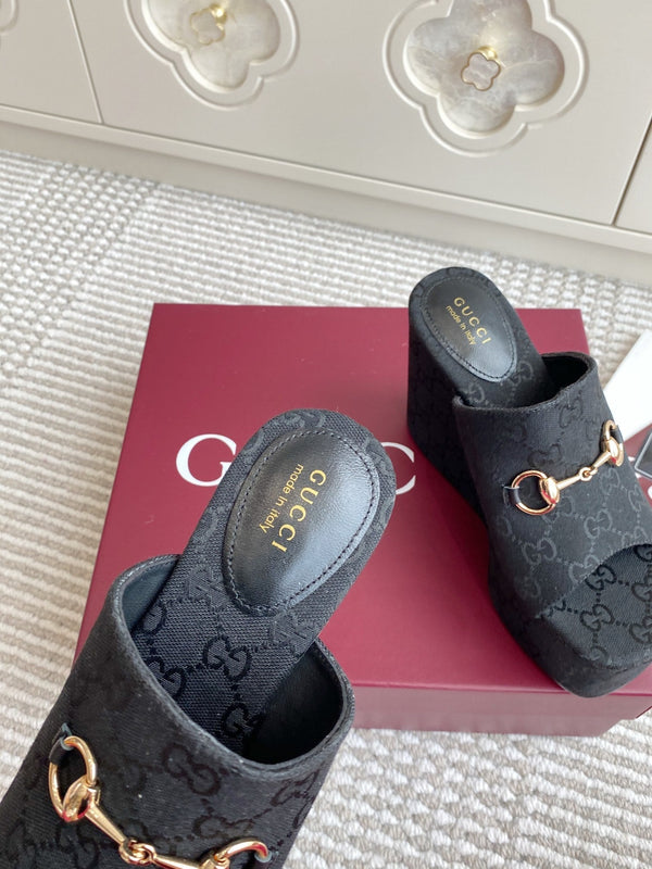 GC 25 Wedge With Horsebit Sandal Black Canvas 291030