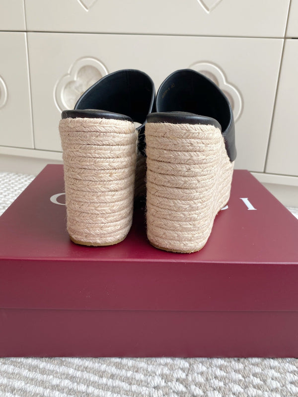 GC 25 Interlocking G Sandal Black Cord Cowhide 291031