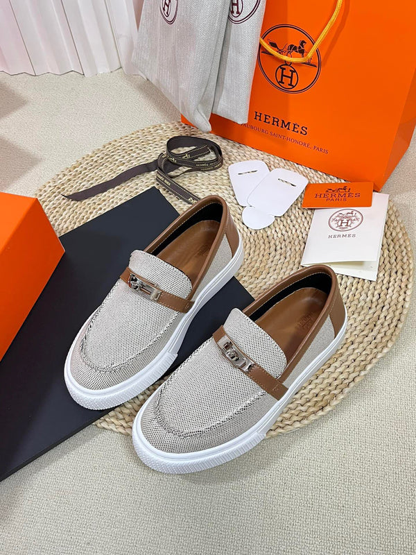 Mocassino casual con fibbia HM in pelle di vacchetta marrone 317045