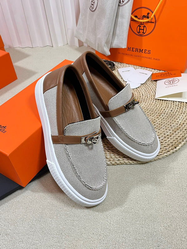 Mocassino casual con fibbia HM in pelle di vacchetta marrone 317045