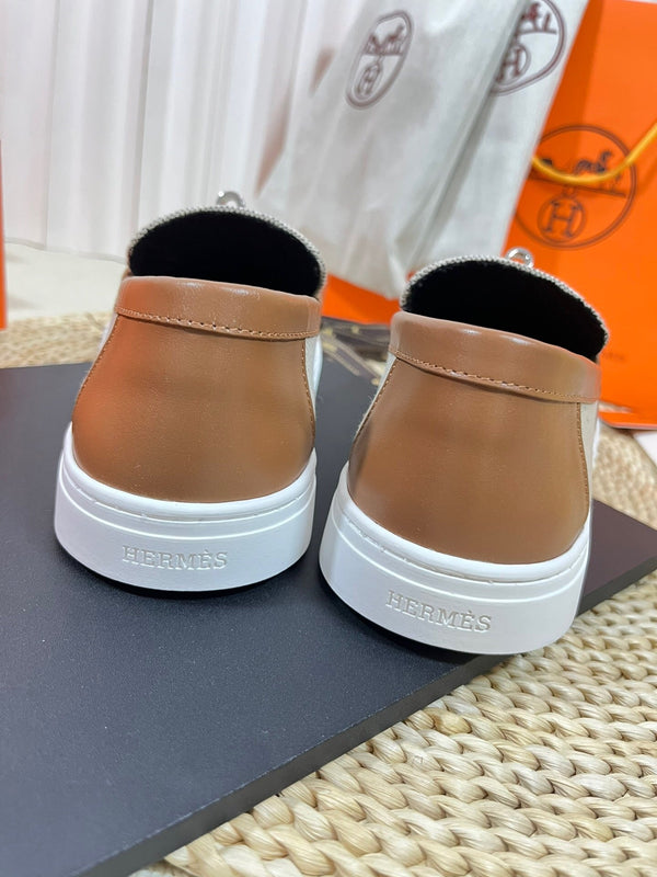 Mocassino casual con fibbia HM in pelle di vacchetta marrone 317045