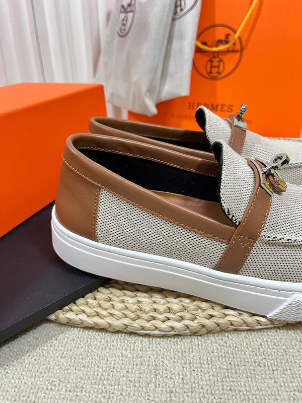 Mocassino casual con fibbia HM in pelle di vacchetta marrone 317045