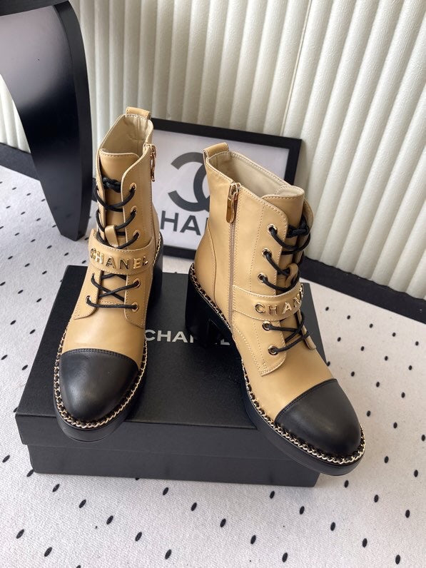 CC Buckle Ankel Boots With Chain 100mm Beige Black Sheepskin GHW 432500