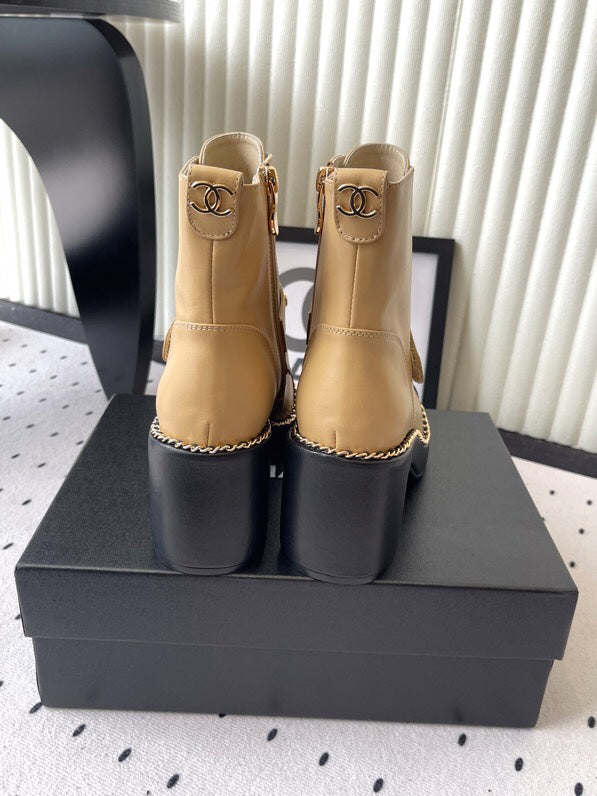 CC Buckle Ankel Boots With Chain 100mm Beige Black Sheepskin GHW 432500