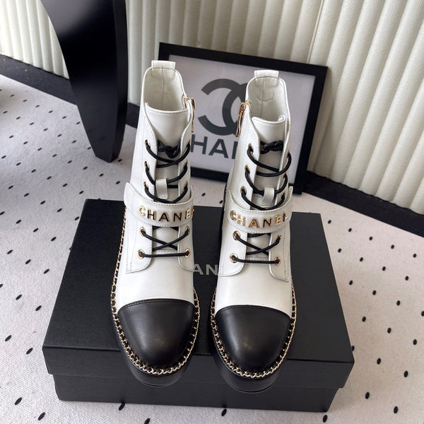 CC Buckle Ankel Boots With Chain 100mm White Black Sheepskin GHW 432501