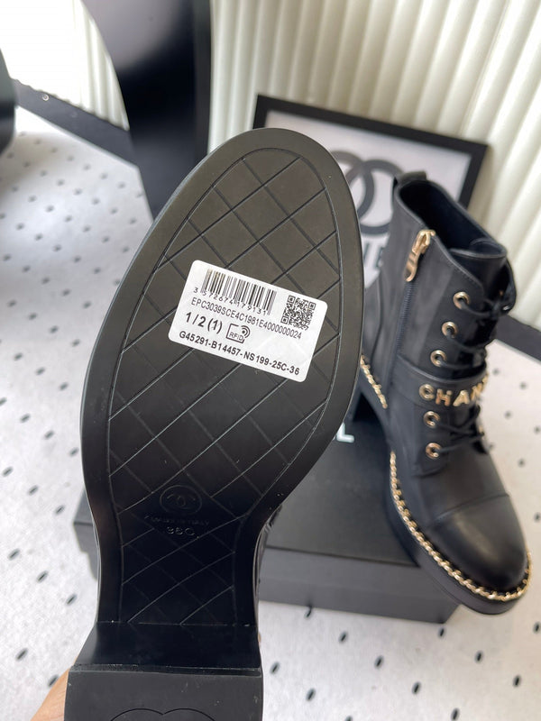 CC Buckle Ankel Boots With Chain 100mm Black Sheepskin GHW 432502