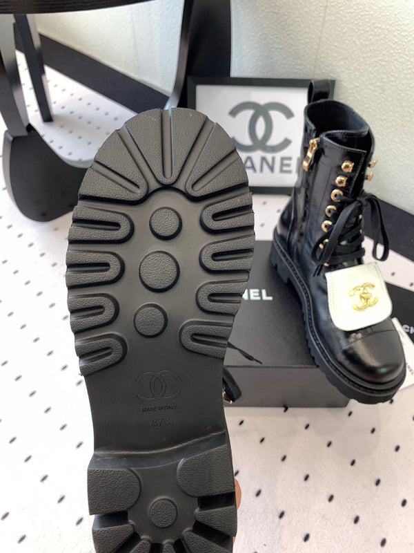 CC Split Toe Ankle Boot 40mm White Black Sheepskin Rubber GHW 432517