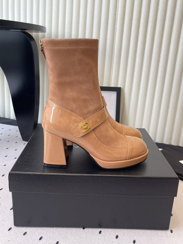 CC 25 Short Boot Camel Suede Patent Leather 514103