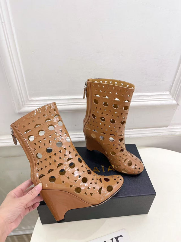 Alaïa Vienne Low-Cut Wedge Boots 90mm  Brown Suede Perforated