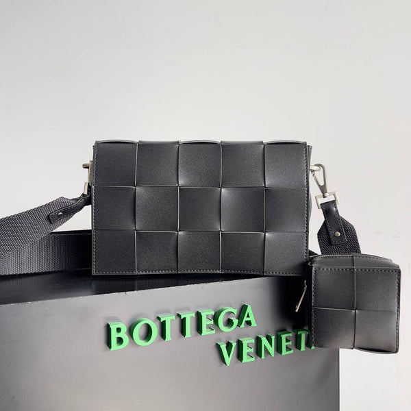 BV Two-In-One Cassette Black 26cm Grey Leather