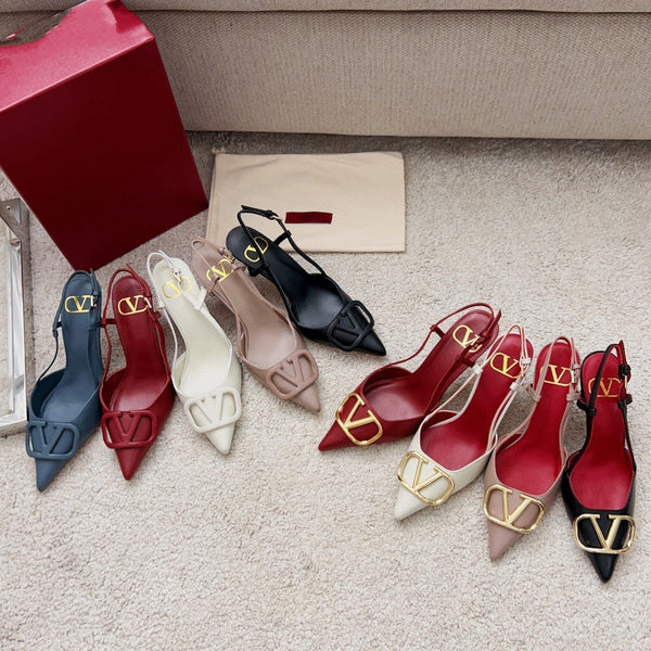 DÉCOLLETÉ CON CINTURINO IN PELLE DI VITELLO VLOGO SIGNATURE GOLD HARDWEAR