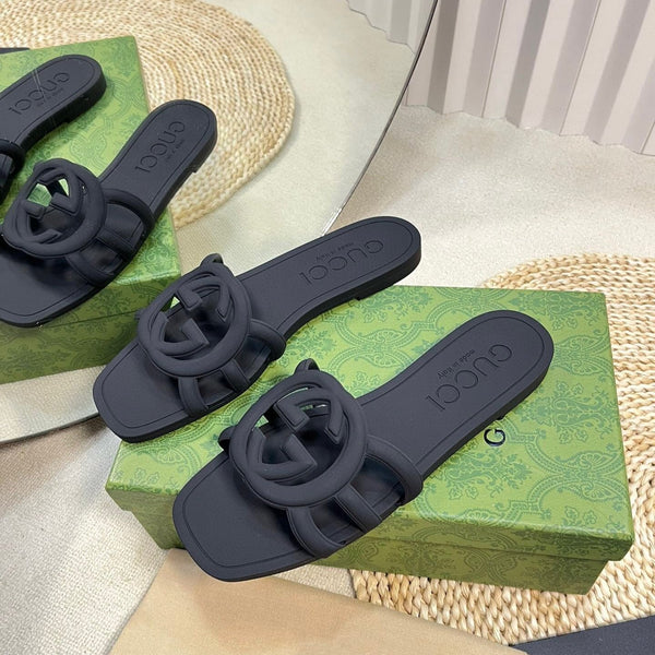 Sandalo infradito GG Interlocking G in gomma nera