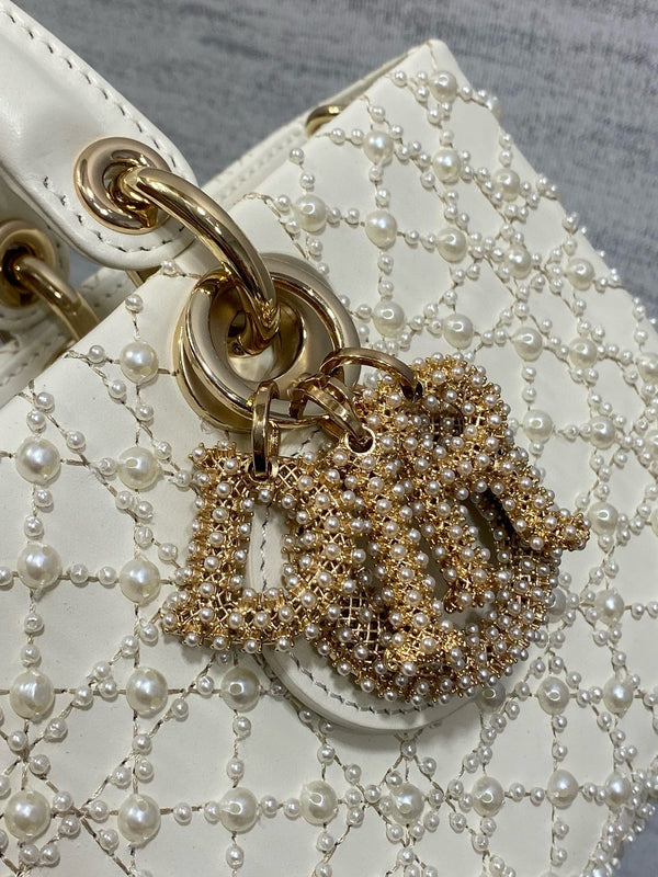 MEDIUM LADY D-JOY 26 WHITE LATTE CALFSKIN PEARL