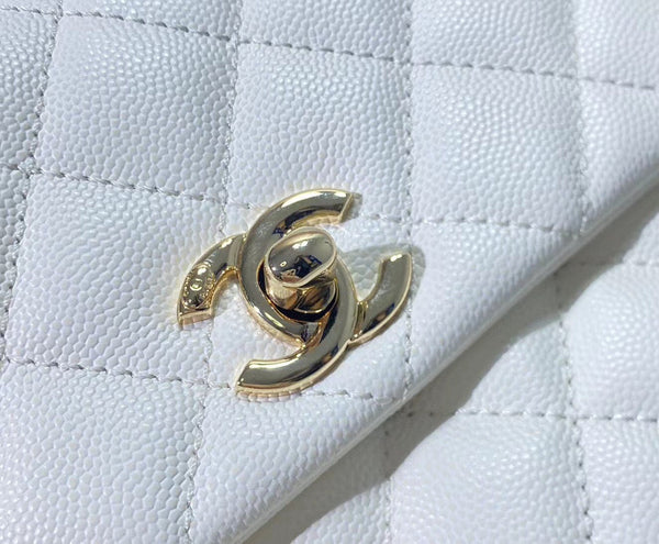 borsa con patta e manico in cocco, 23 cm, trapuntata bianca, finiture in caviale chiaro e oro chiaro