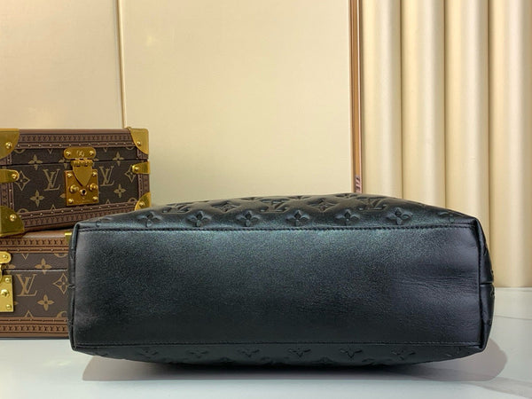 Coussin Hobo MM 38cm Black Monogram Empreinte Leather