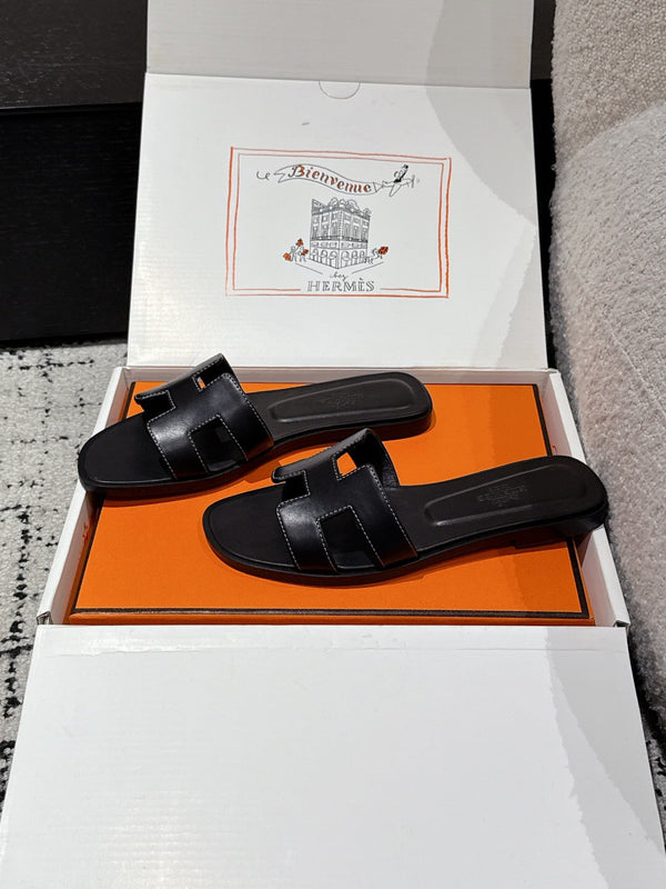 HM 25 Oran Sandal Black Calfskin White Stiching
