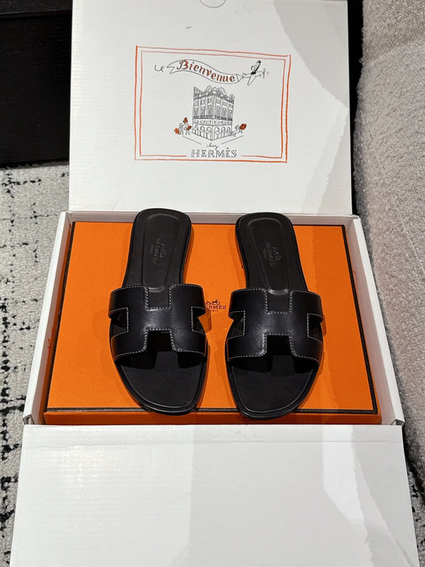 HM 25 Oran Sandal Black Calfskin White Stiching