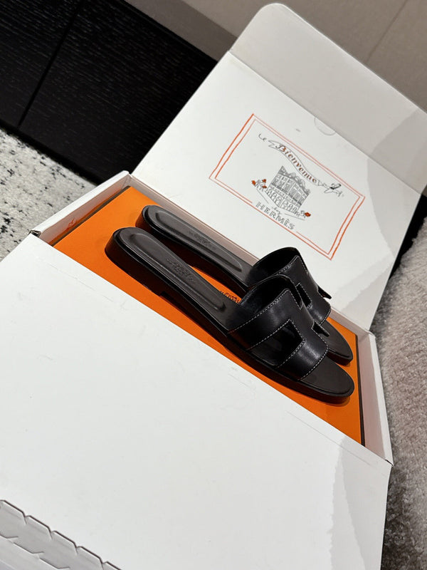 HM 25 Oran Sandal Black Calfskin White Stiching