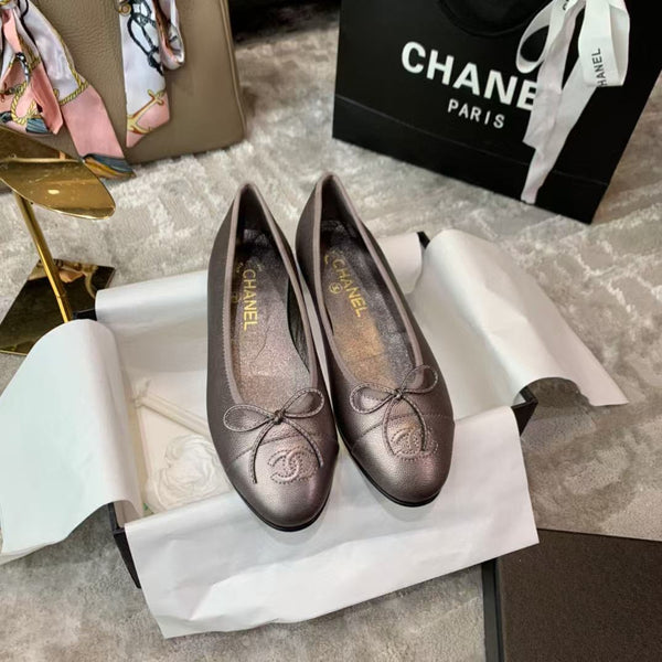 Ballerina in pelle di vitello martellata color cioccolato grigio