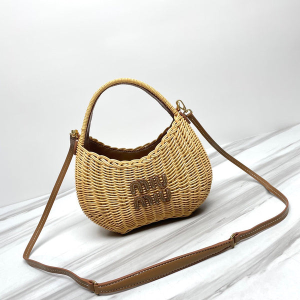 MIU WANDER 20 WICKER HOBO BAG IN TAN/ CAMERAL TAN