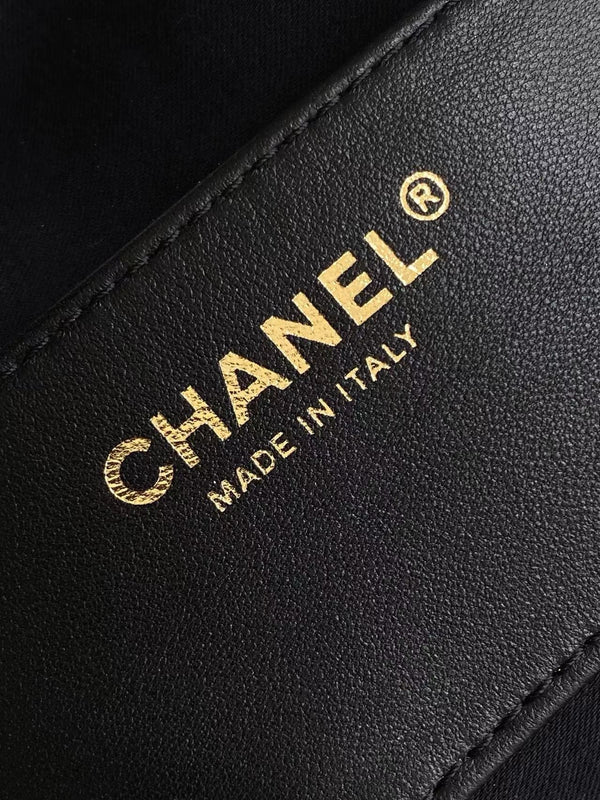 CC 25C Hobo Bags 30cm Silver Metallic Grained Calfskin