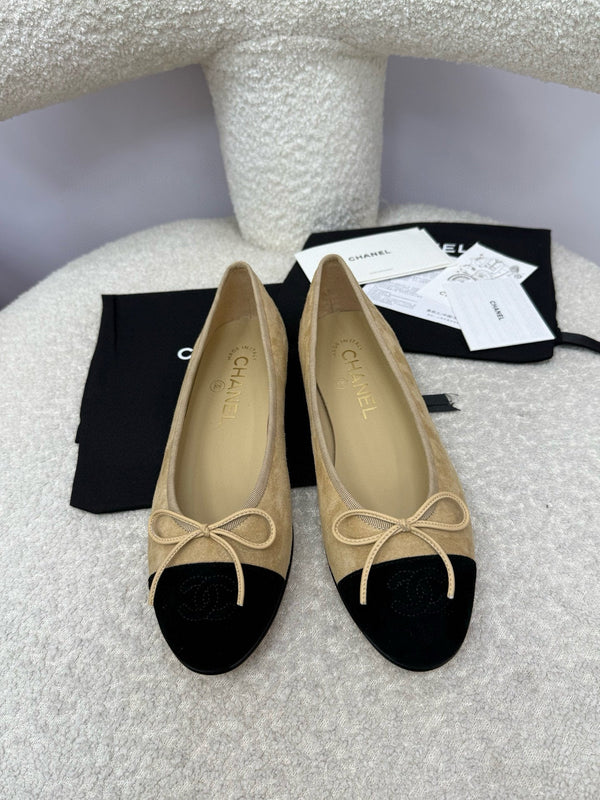 CC 25A Ballet Flat Beige Black Suede