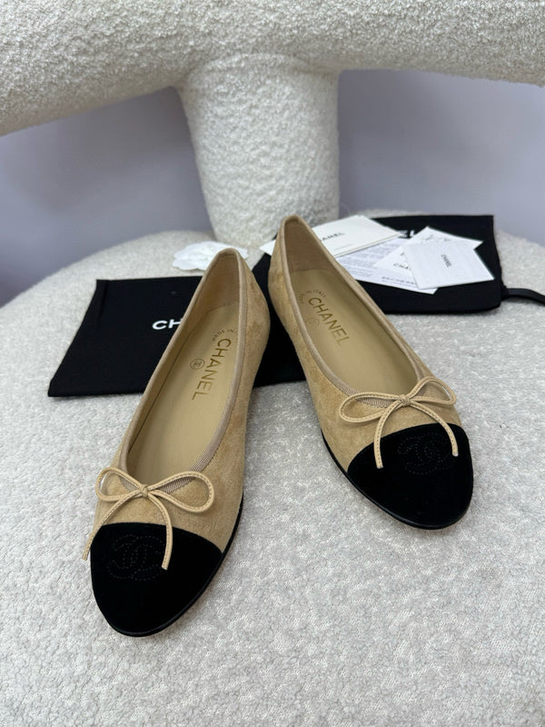 CC 25A Ballet Flat Beige Black Suede
