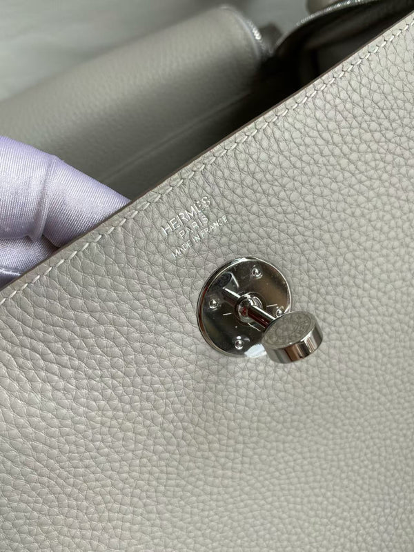 HM Lindy 26cm Pearl Grey Clemence Leather