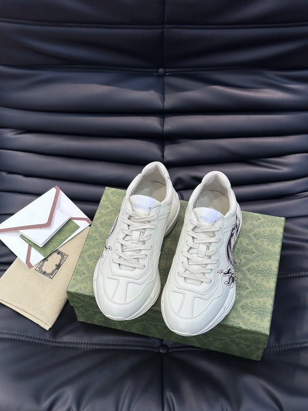 SNEAKERS GG RHYTON IN PELLE CON LOGO NERO