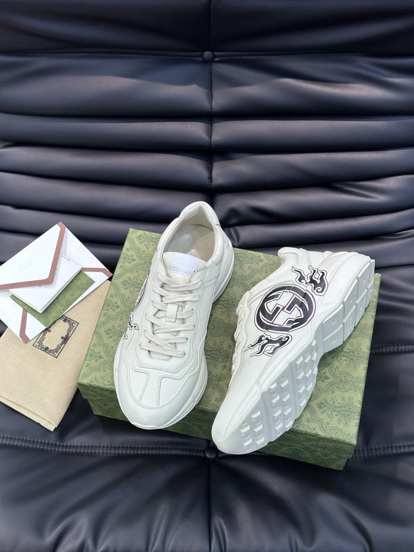 SNEAKERS GG RHYTON IN PELLE CON LOGO NERO