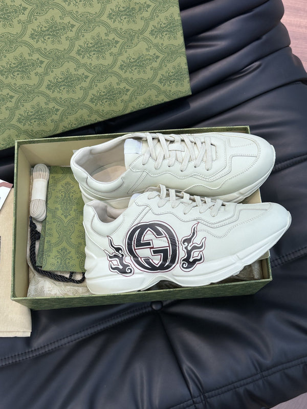 SNEAKERS GG RHYTON IN PELLE CON LOGO NERO