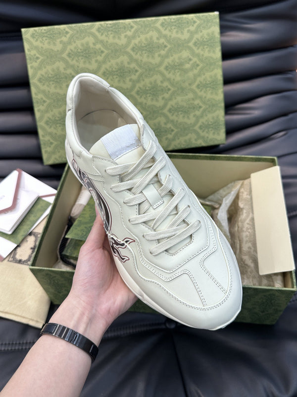 SNEAKERS GG RHYTON IN PELLE CON LOGO NERO