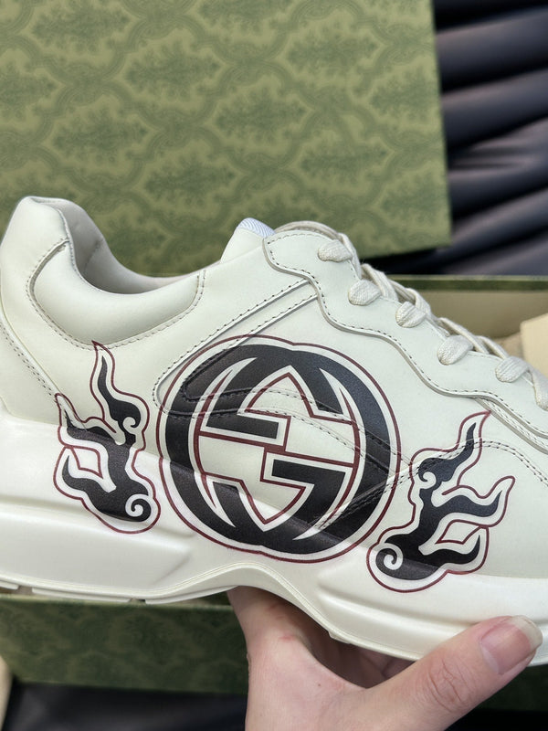 SNEAKERS GG RHYTON IN PELLE CON LOGO NERO