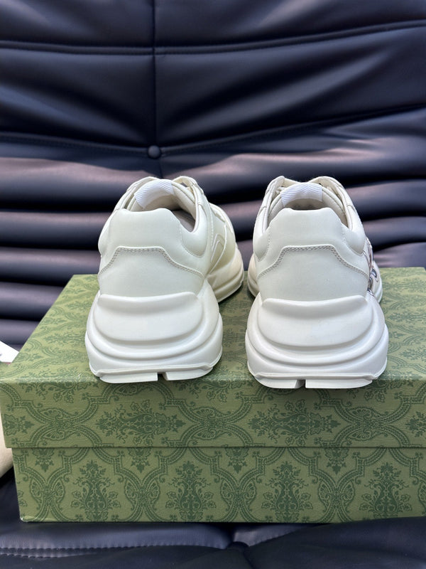 SNEAKERS GG RHYTON IN PELLE CON LOGO NERO