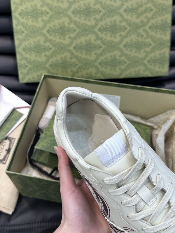 SNEAKERS GG RHYTON IN PELLE CON LOGO NERO