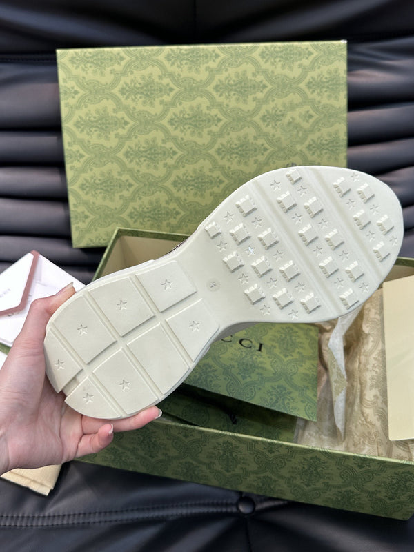 SNEAKERS GG RHYTON IN PELLE CON LOGO NERO