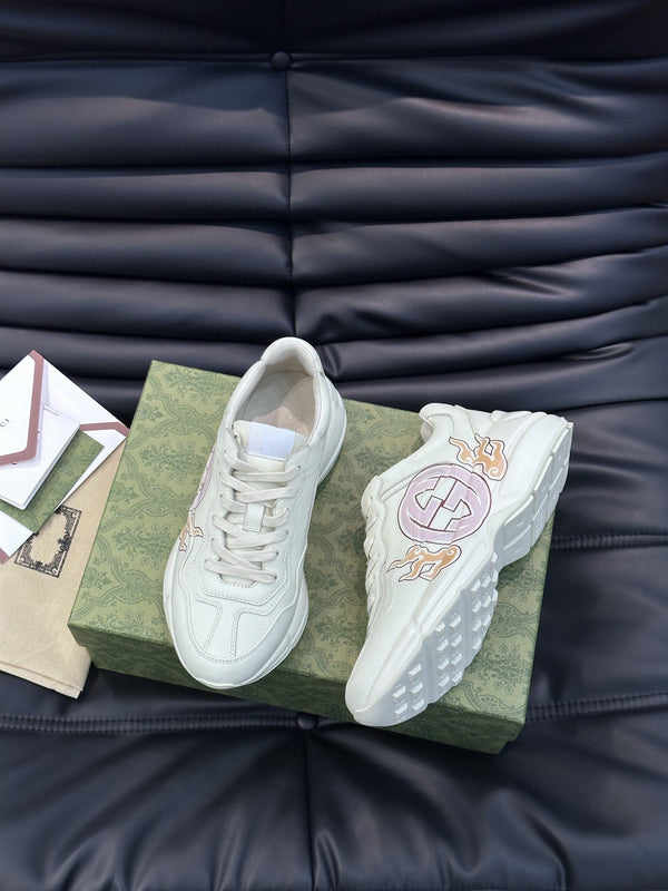 SNEAKERS GG RHYTON IN PELLE CON LOGO ROSA