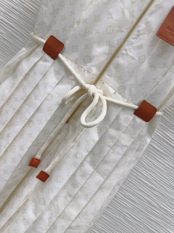 LV 25 Abito plissettato alla moda in poliestere bianco blu