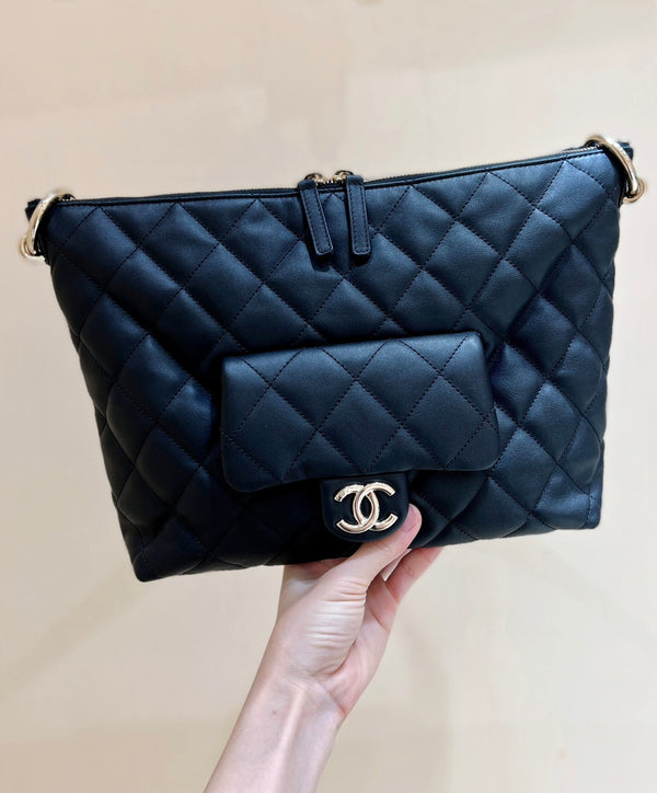 CC 23B Maxi Hobo 29,5 cm Nero Pelle di vacchetta Leggera GHW