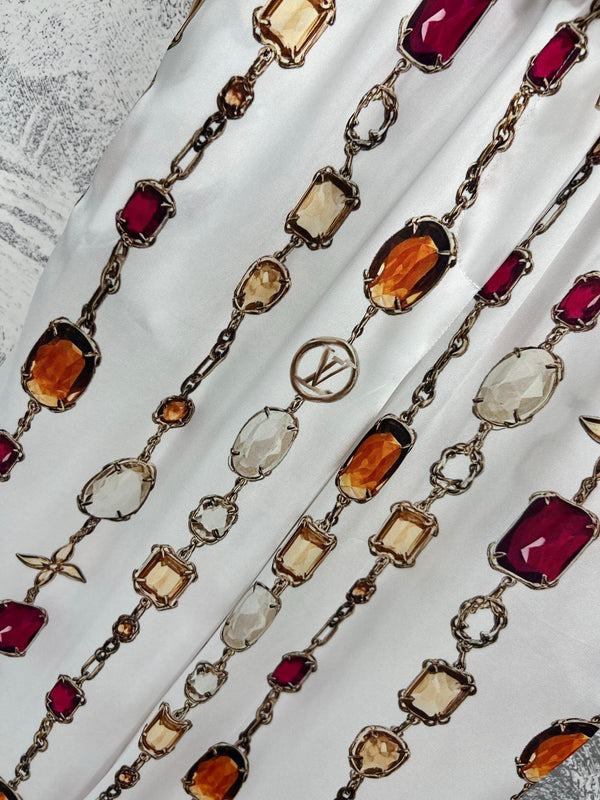 LV 25 Decorative Pattern Gemstone Chain Set White Poliester