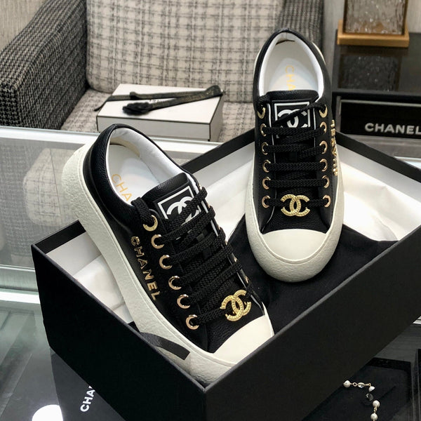 CASUAL SNEAKER IN BLACK LAMBSKIN WITH GOLD LOGO