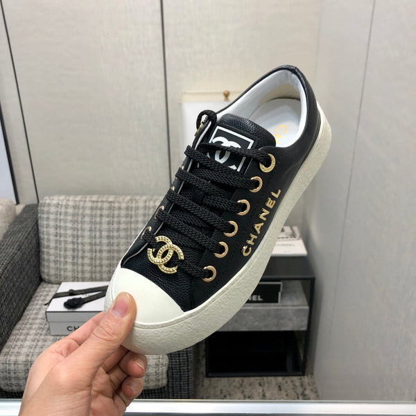 CASUAL SNEAKER IN BLACK LAMBSKIN WITH GOLD LOGO
