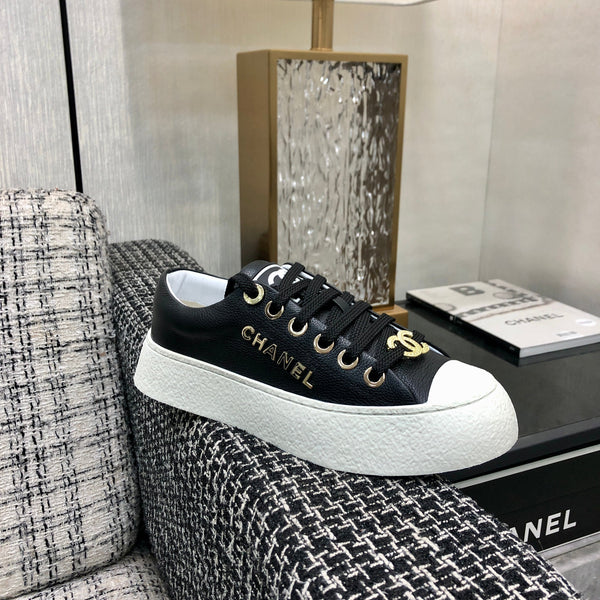 CASUAL SNEAKER IN BLACK LAMBSKIN WITH GOLD LOGO