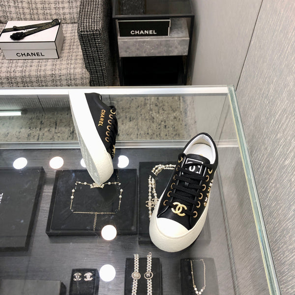 CASUAL SNEAKER IN BLACK LAMBSKIN WITH GOLD LOGO